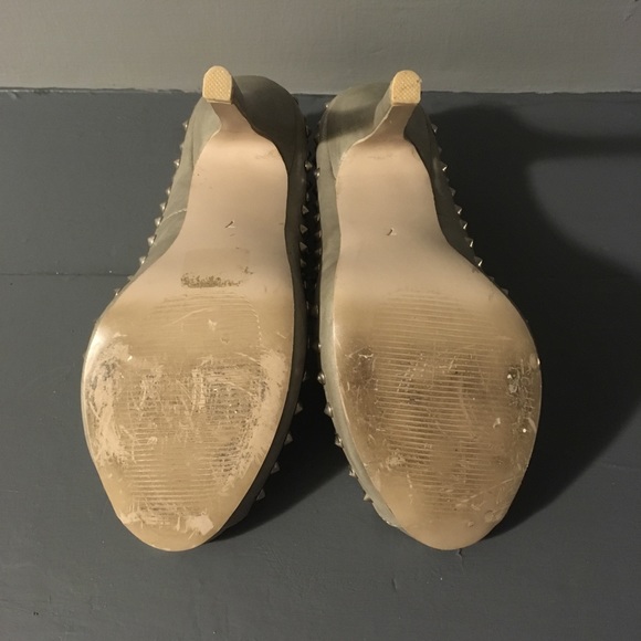 Stud heels - Picture 4 of 4